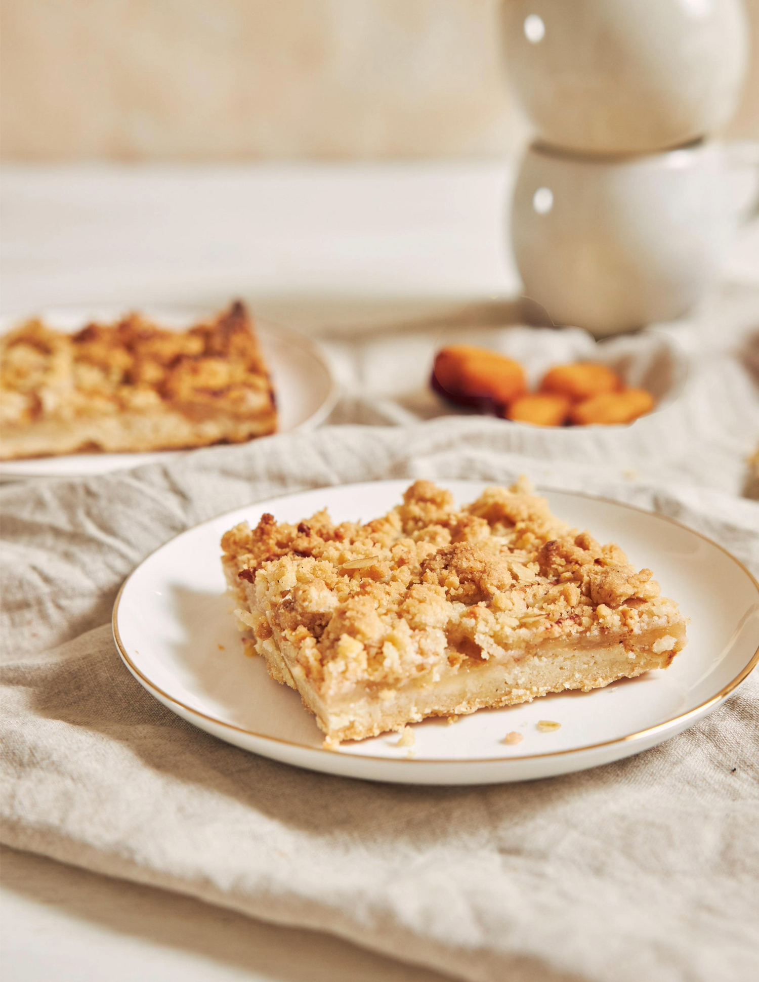 Apple & Cinnamon Crumble Bars